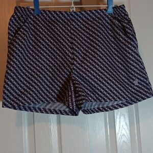 Nike Women's Performance Shorts in Geometric - L